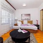Apartament Zec *