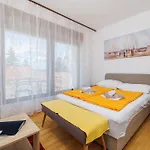 Apartament Zec *